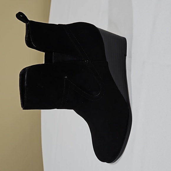 Size 8, Roebuck & Co. Black Wedge Booties - Picture 4 of 15